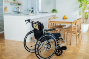 車椅子と机の画像